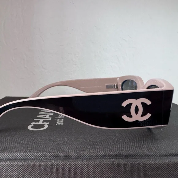 CHANEL CAT EYE SUNGLASSESNylon Black & BeigeC534/M3, A71614 X02281 S3443